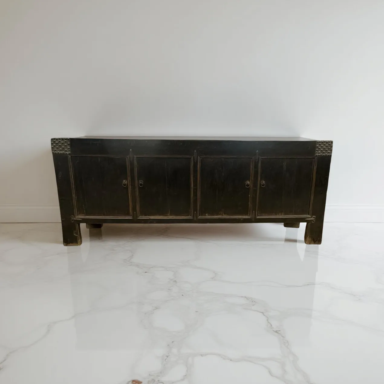 Dressoir zwart 4 deur noppen beslag