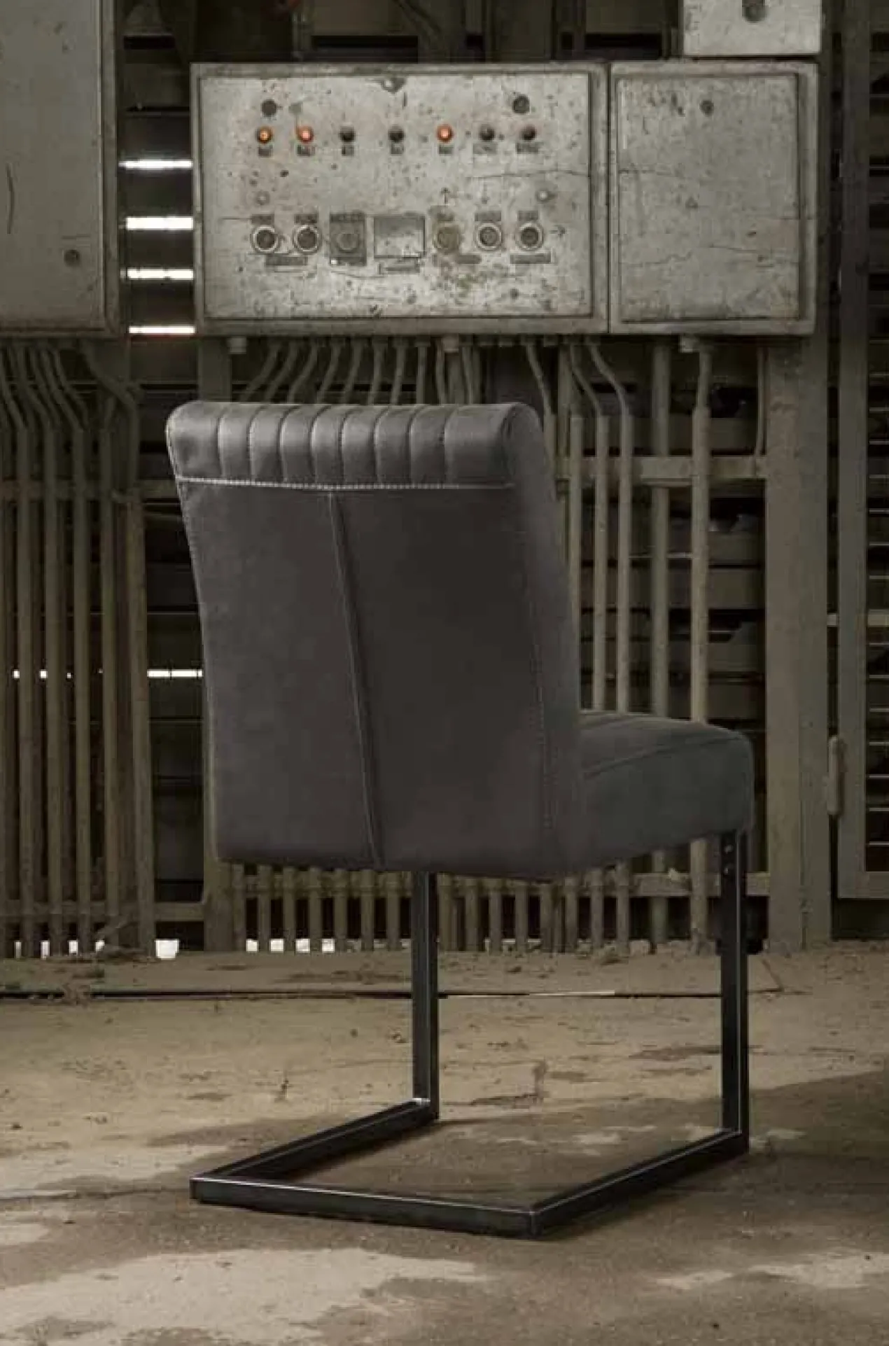 Eetkamerstoel Ferro Lichtbruin met arm (4 stoelen)
