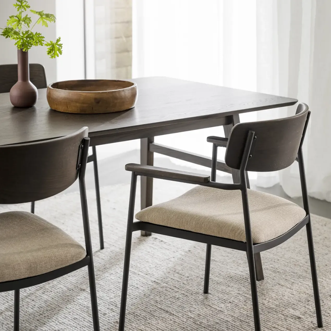 Eetkamerstoel Maymont - met armleuningen Donkerbruin met beige zitting