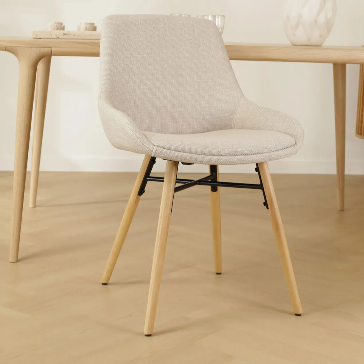 Eetkamerstoel Nena-Isa beige - naturel onderstel