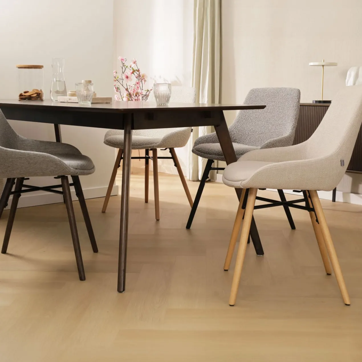 Eetkamerstoel Nena-Isa beige - naturel onderstel