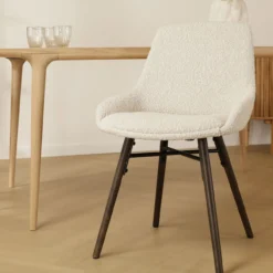 Eetkamerstoel Nena-Isa bouclé beige - walnoten onderstel
