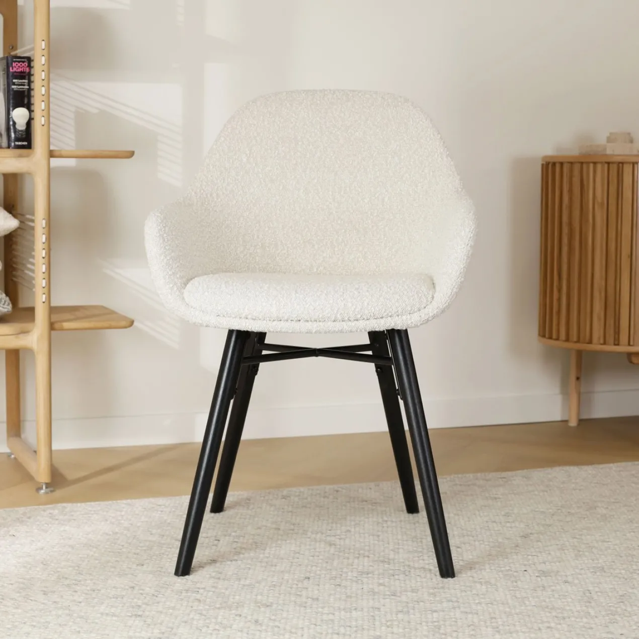 Eetkamerstoel Nena-Mae bouclé beige - zwart onderstel