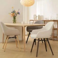 Eetkamerstoel Nena-Mae bouclé beige - walnoten onderstel
