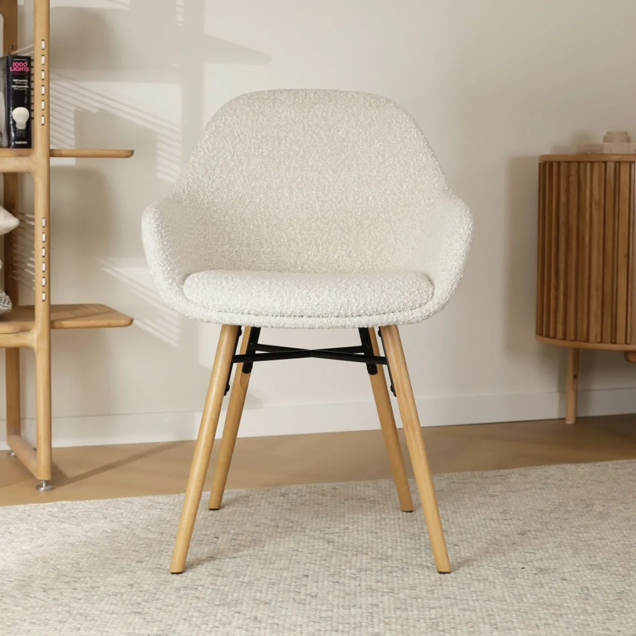 Eetkamerstoel Nena-Mae bouclé beige - naturel onderstel
