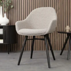 Eetkamerstoel Nena-Mae bouclé beige - zwart onderstel