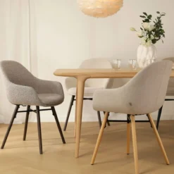 Eetkamerstoel Nena-Mae bouclé beige - zwart onderstel