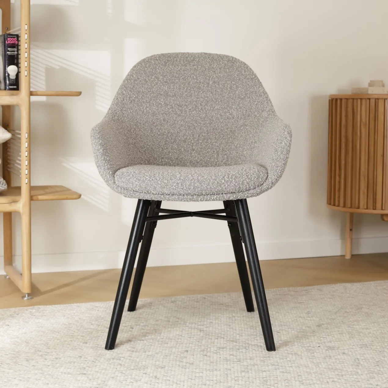 Eetkamerstoel Nena-Mae bouclé beige - zwart onderstel
