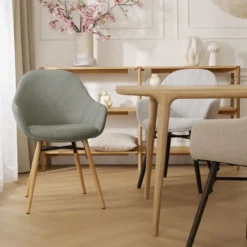 Eetkamerstoel Nena-Mae licht groen - houten onderstel