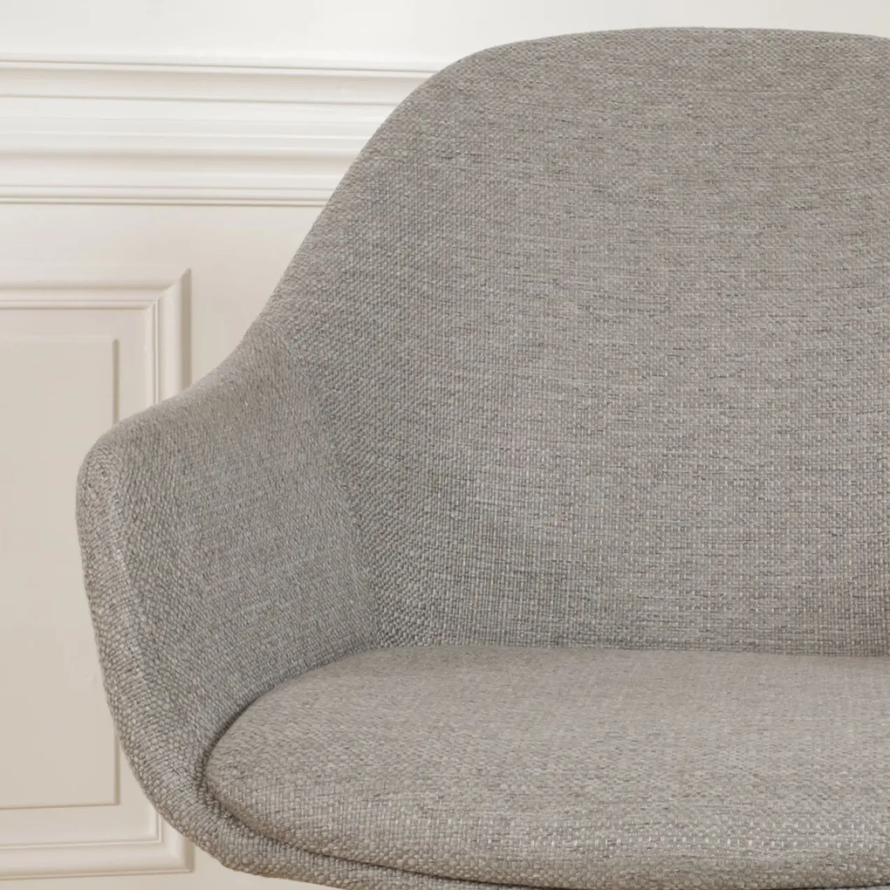 Eetkamerstoel Nena-Mae warm grijs - walnoot onderstel