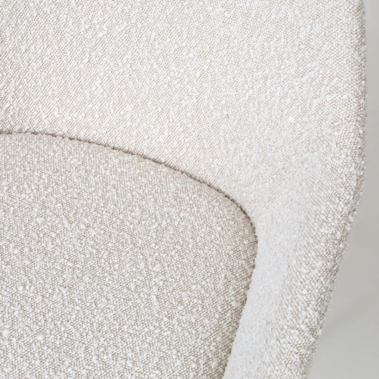 Eetkamerstoel Noa-Mae bouclé beige - wit onderstel