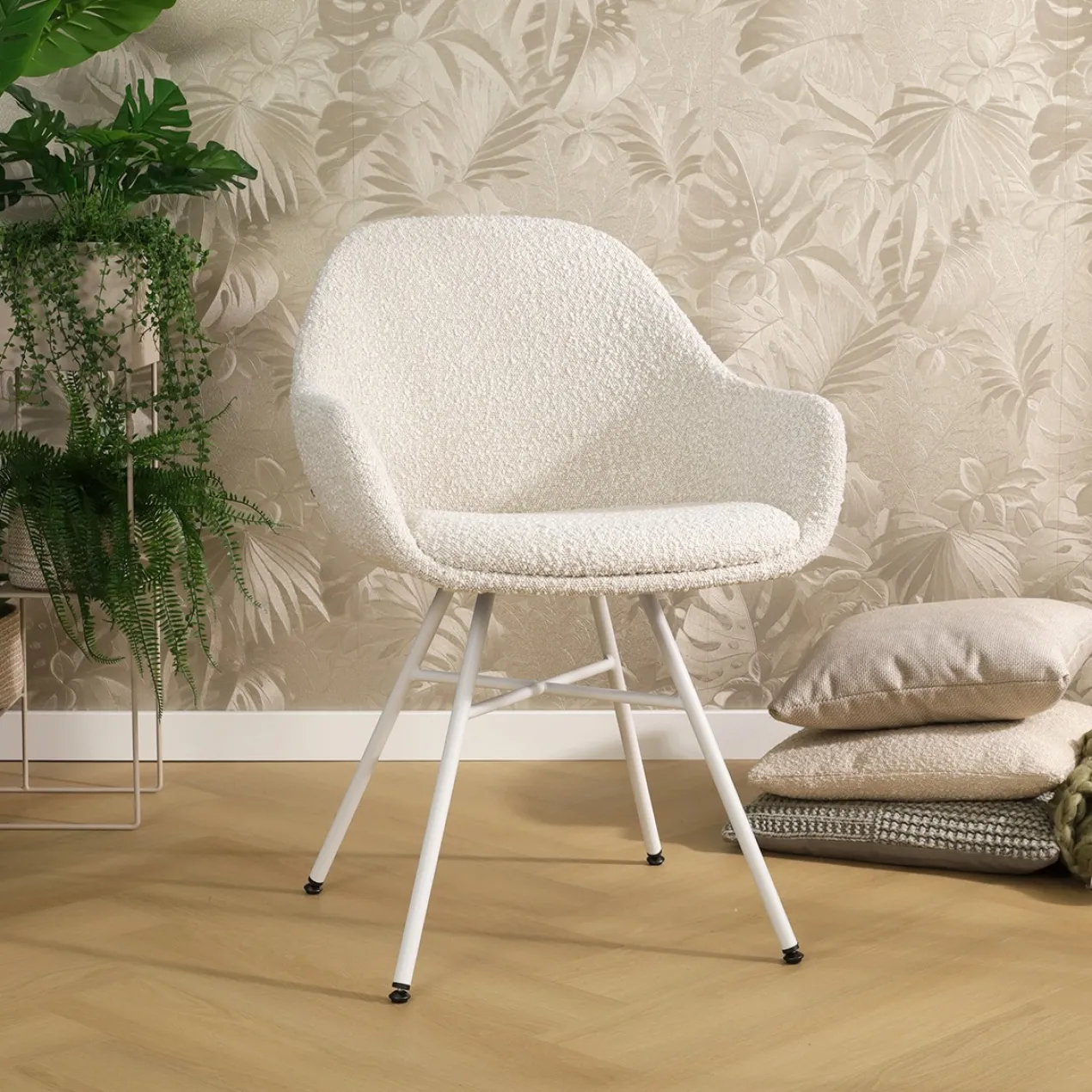 Eetkamerstoel Noa-Mae bouclé beige - wit onderstel