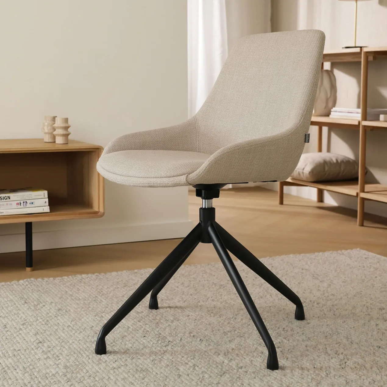 Eetkamerstoel Nola-Isa beige draaibaar - zwart onderstel