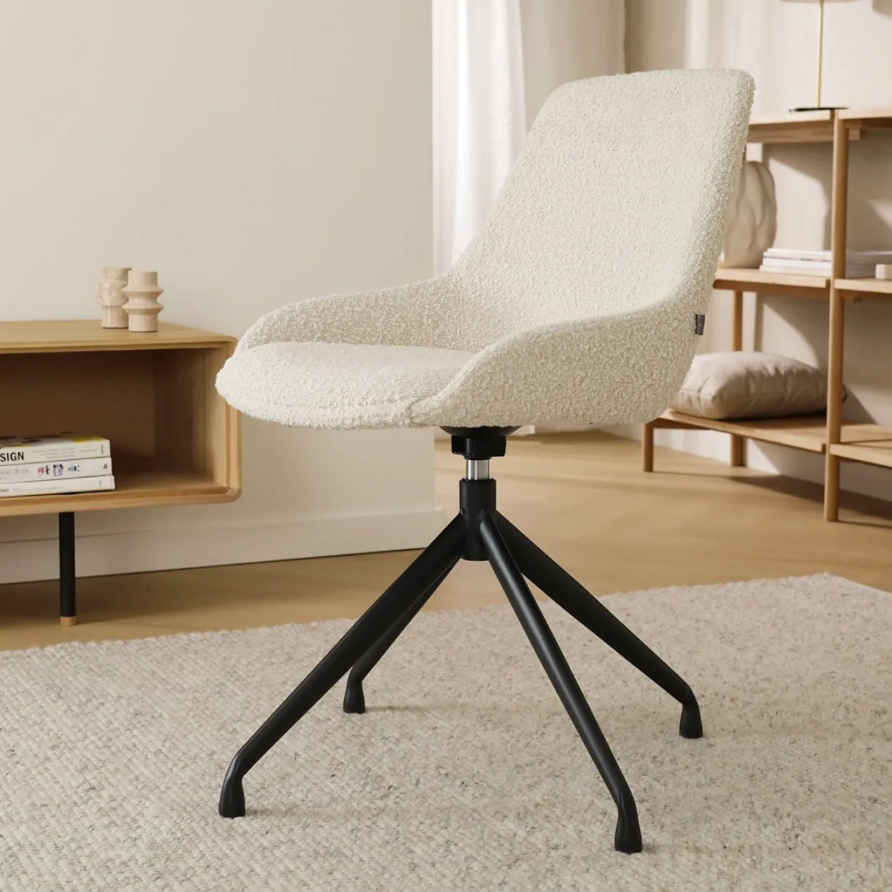 Eetkamerstoel Nola-Isa bouclé beige - zwart onderstel