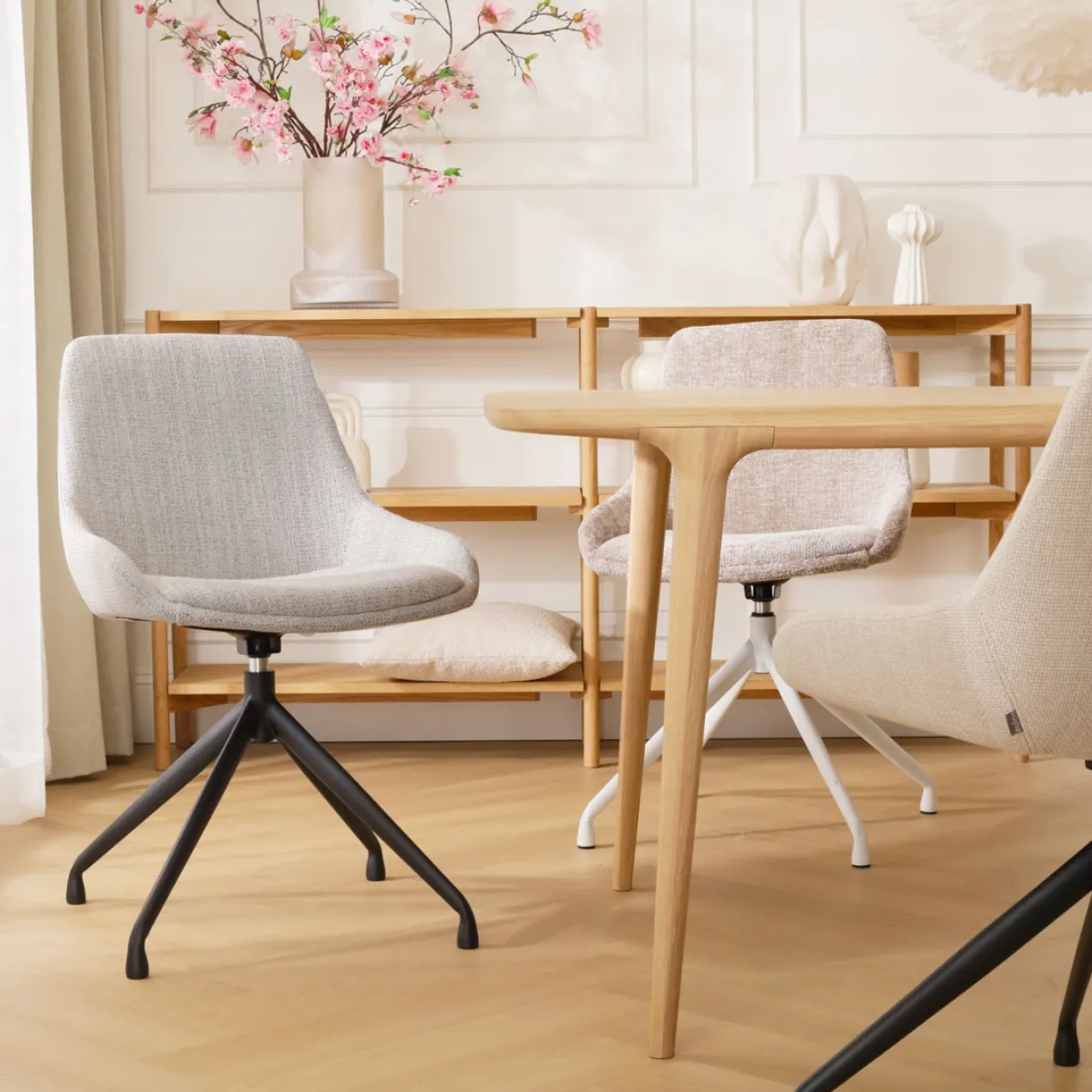 Eetkamerstoel Nola-Isa grijs beige gemêleerd draaibaar zwart