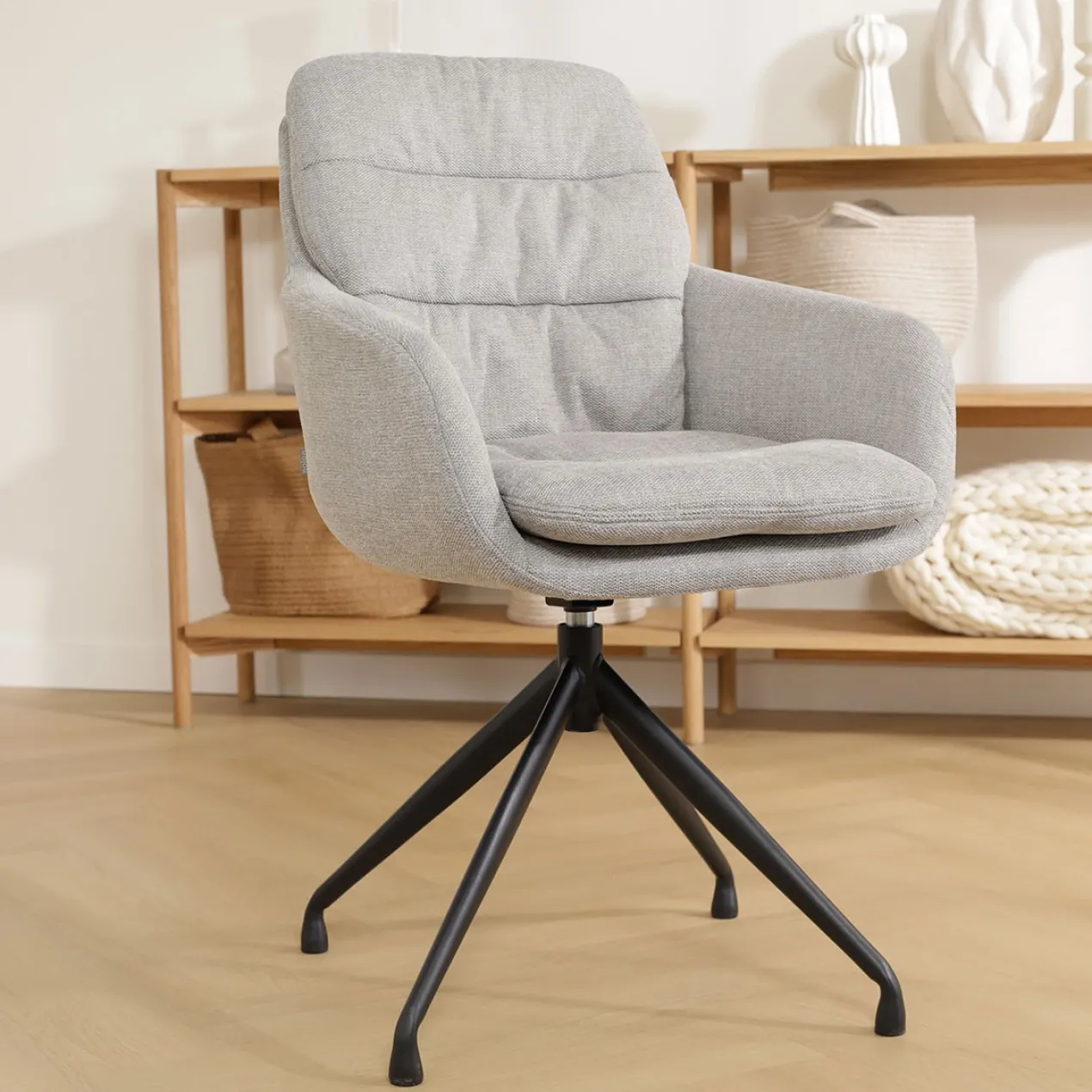 Eetkamerstoel Nola-Mia beige - zwart onderstel