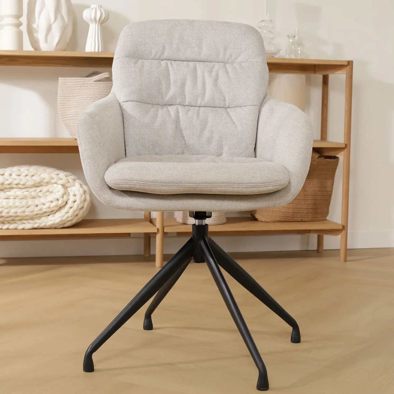 Eetkamerstoel Nola-Mia beige - zwart onderstel