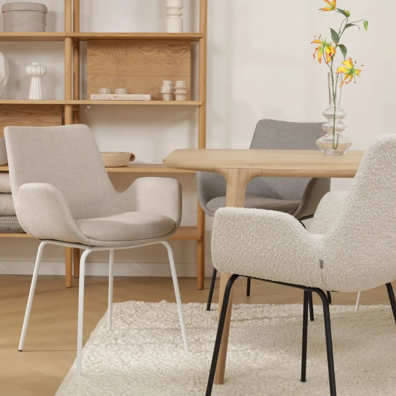 Eetkamerstoel Nora-Eef beige - zwart onderstel