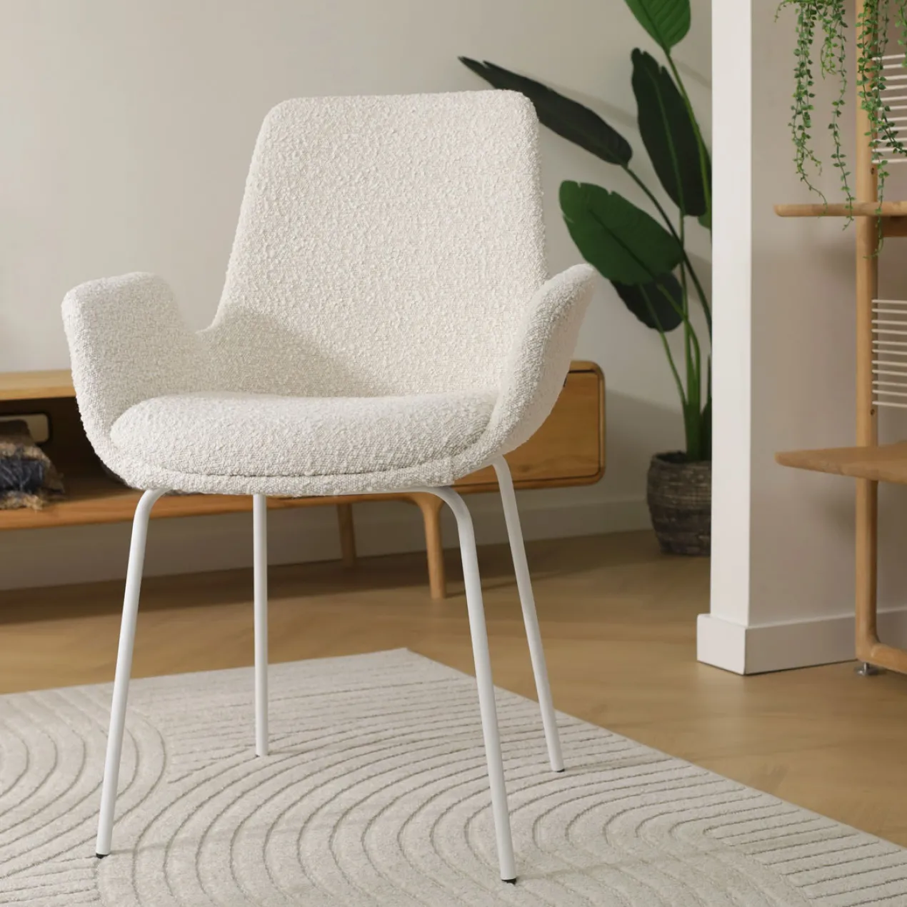 Eetkamerstoel Nora-Eef bouclé beige - wit onderstel