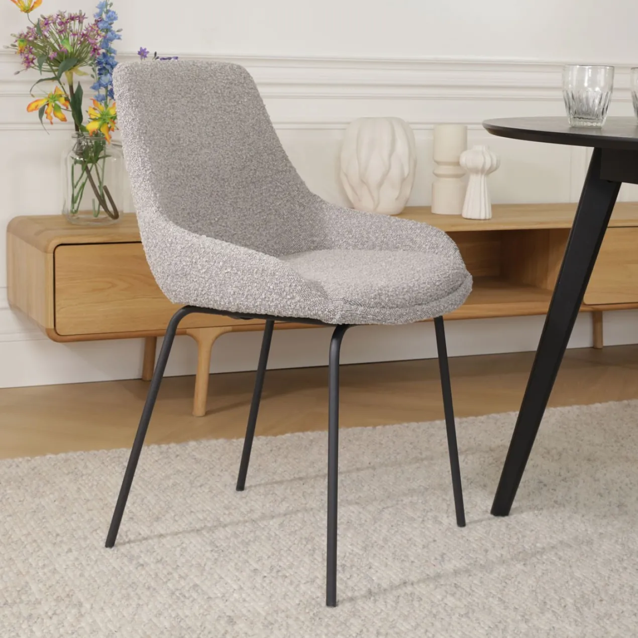 Eetkamerstoel Nora-Isa bouclé taupe - zwart - set van 2