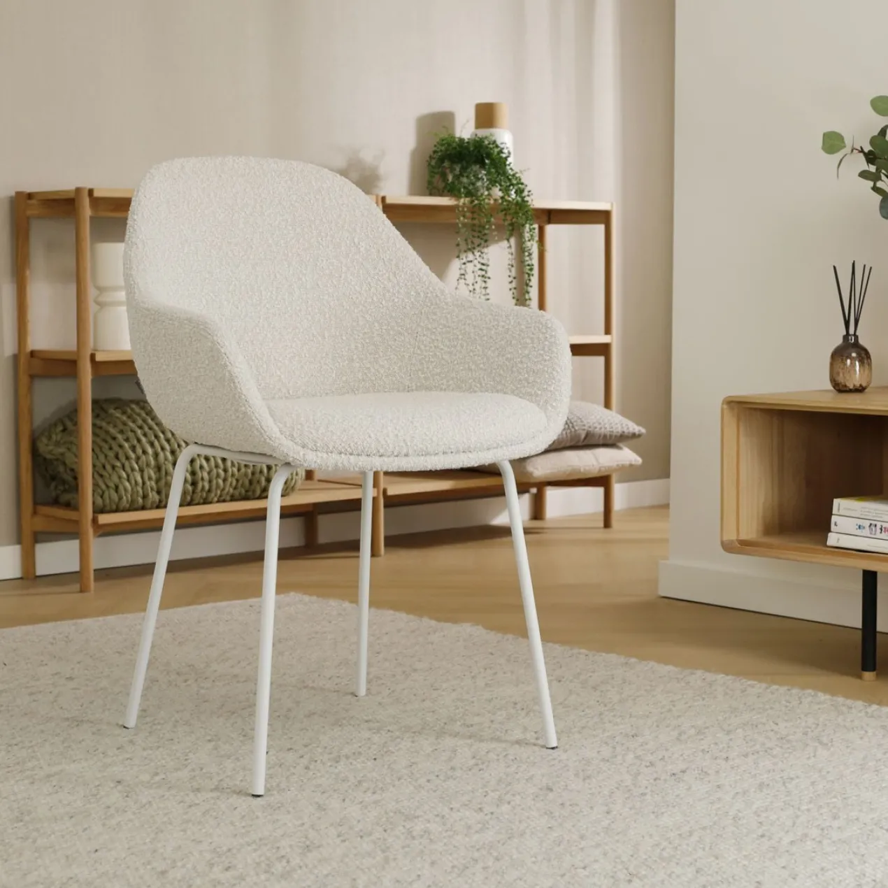 Eetkamerstoel Nora-Mae bouclé beige - wit - set van 2
