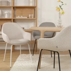 Eetkamerstoel Nora-Mae bouclé beige - zwart onderstel