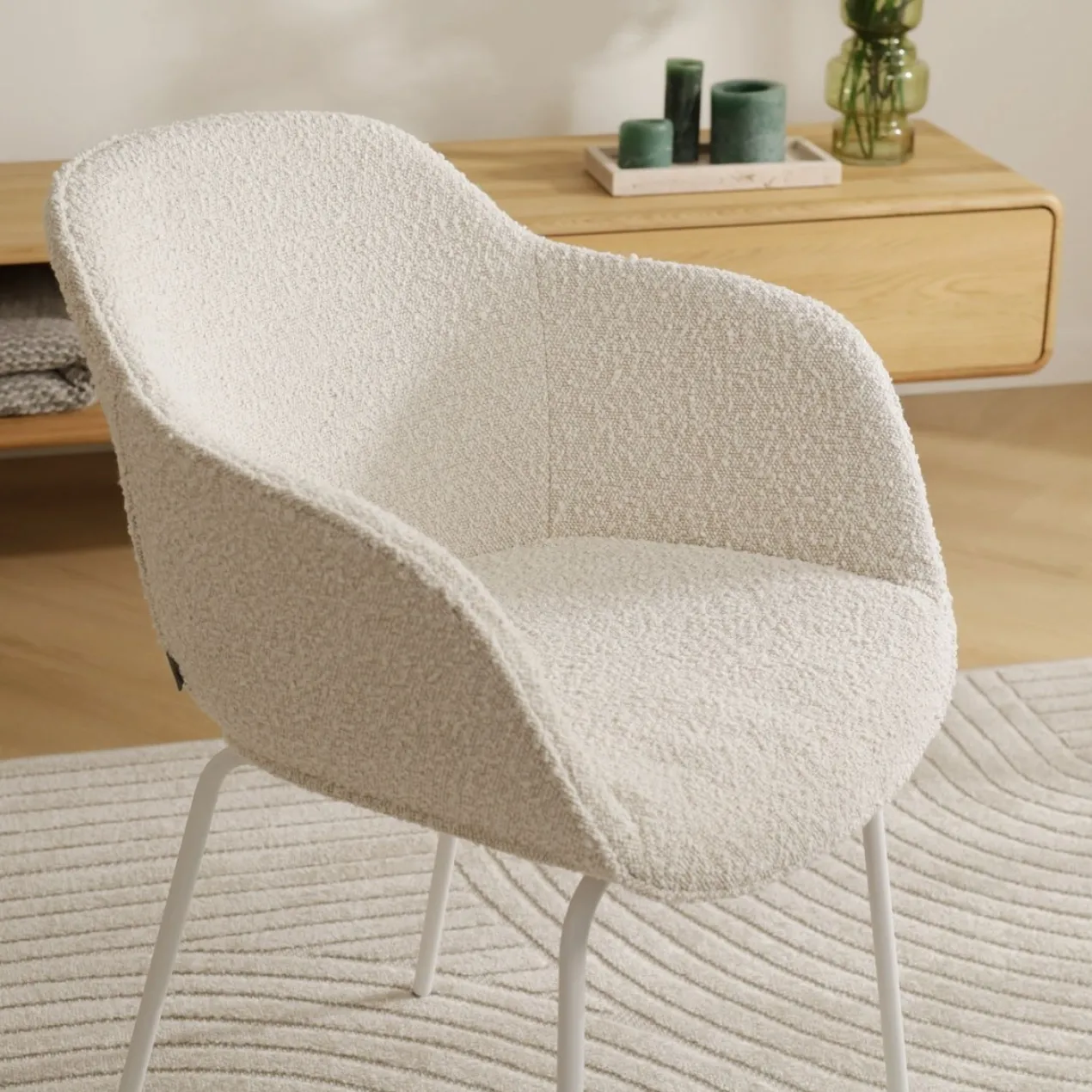 Eetkamerstoel Nora-Mare bouclé beige - wit onderstel