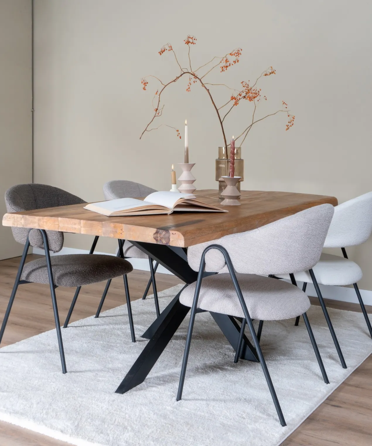 Eettafel Arvu 260 cm - Mangohout Spinpoot