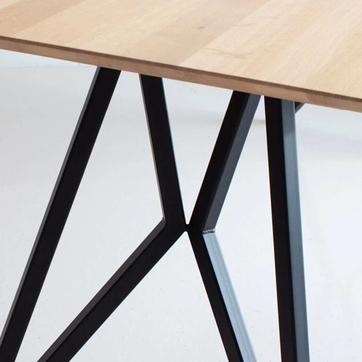 Eettafel Butterfly zwart frame naturel 160x90 cm verjongd