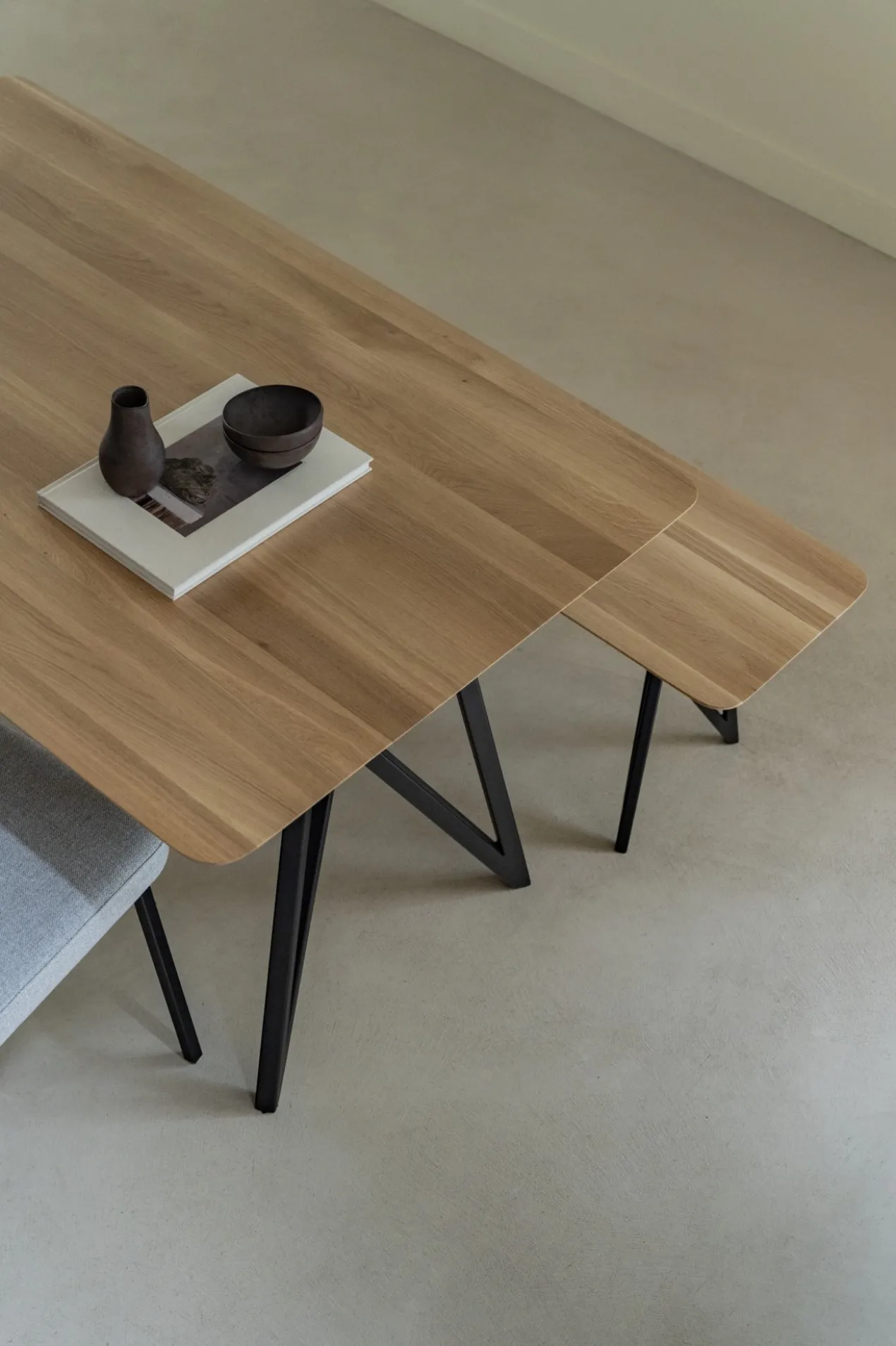 Eettafel Butterfly zwart frame naturel 180x90 cm verjongd