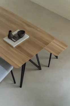 Eettafel Butterfly zwart frame naturel 220x90 cm verjongd