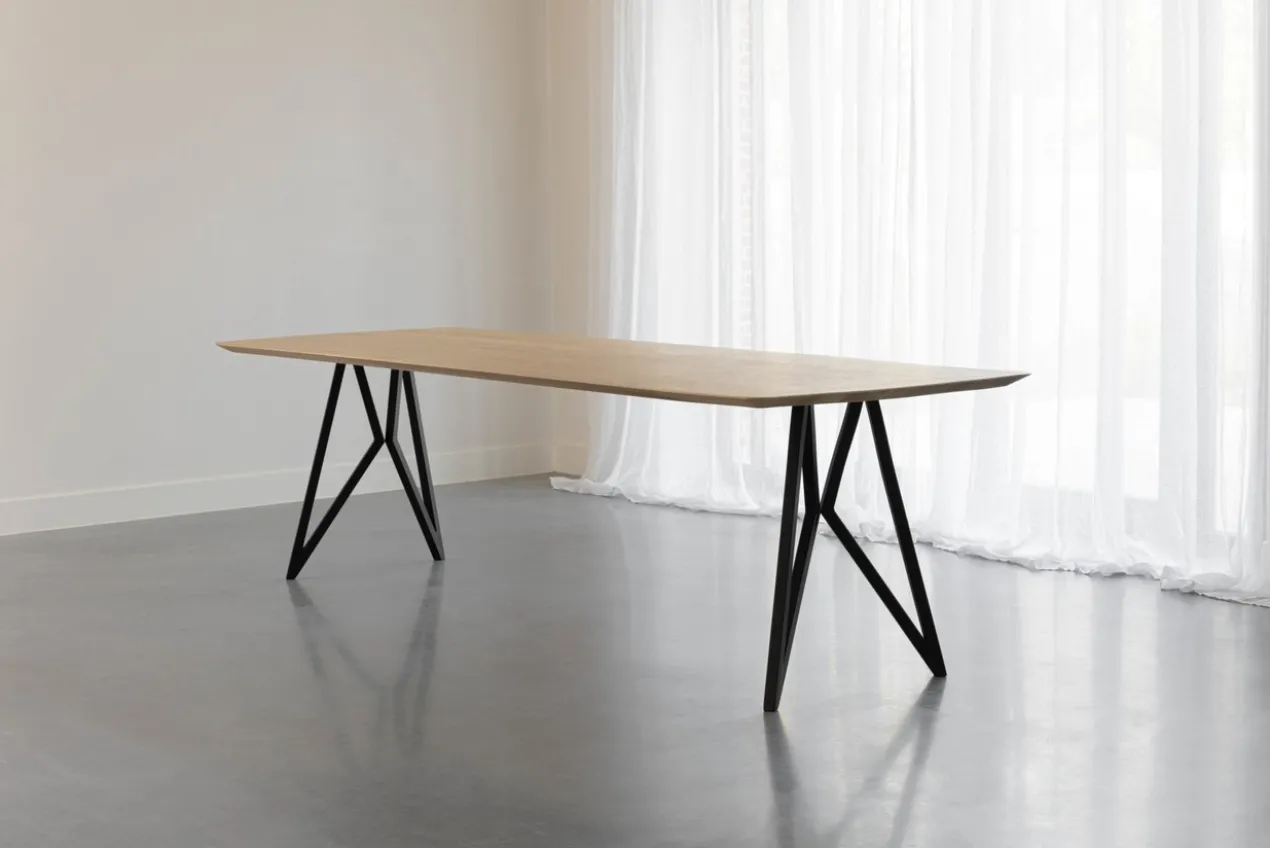 Eettafel Butterfly zwart frame naturel 240x90 cm verjongd