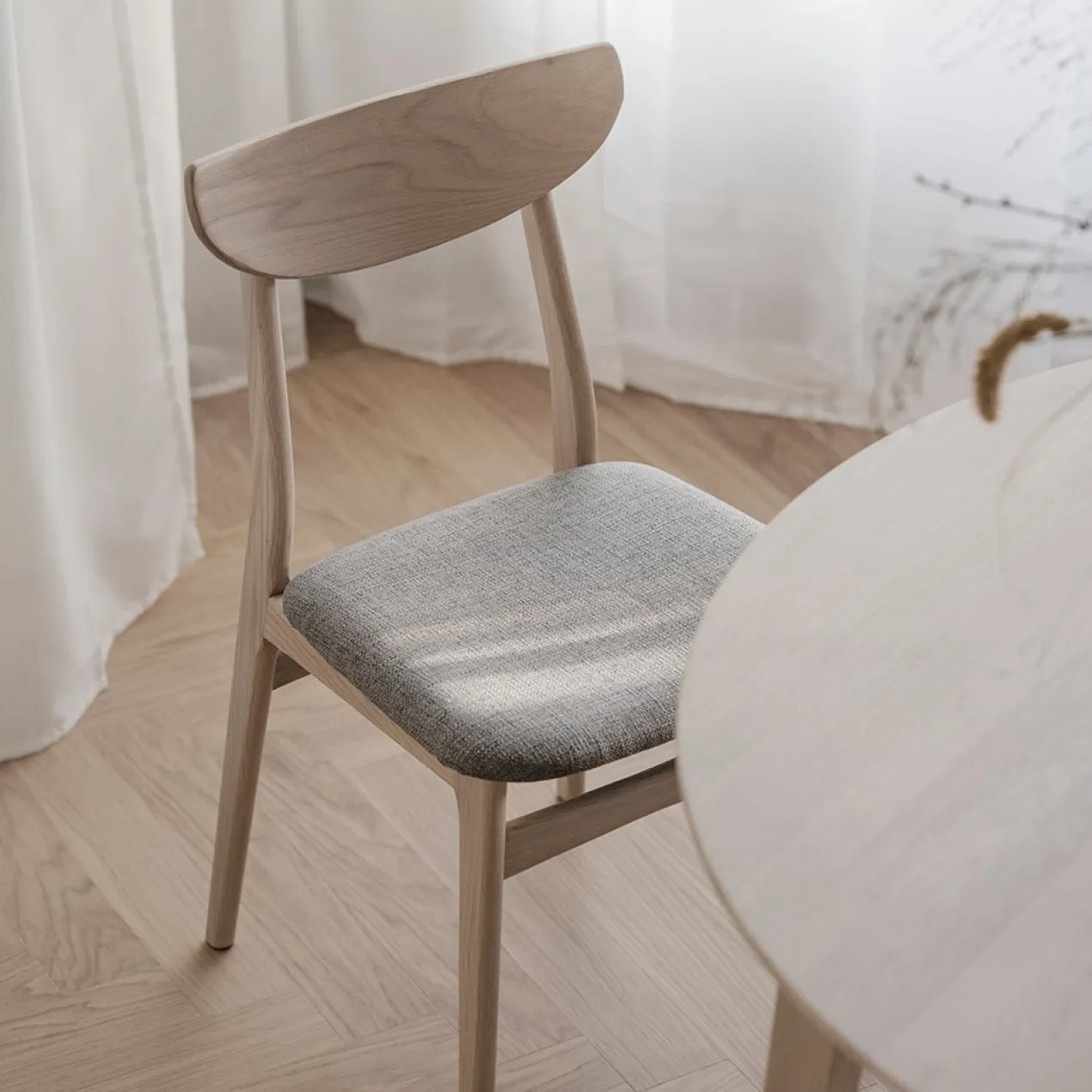 Eettafel Filippa rond donkerbruin uitschuifbaar 170 x 105 cm