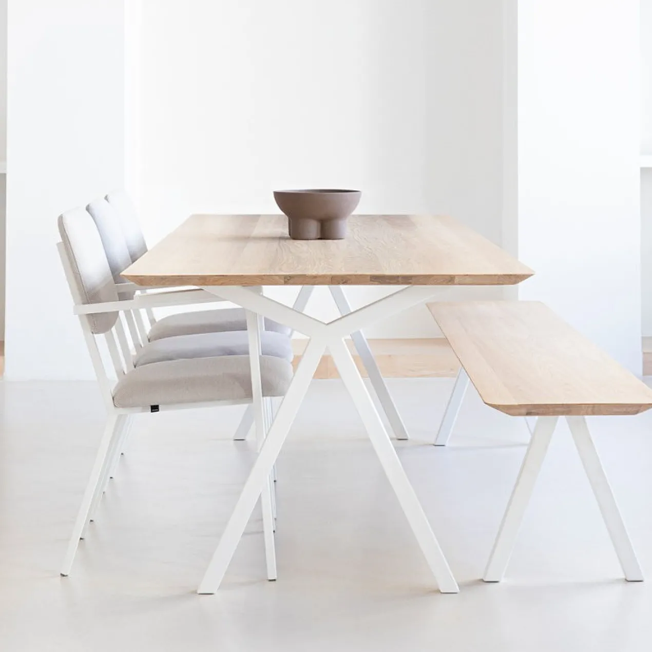 Eettafel Slim X-type wit frame naturel 200x90 cm verjongd