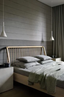 Ethnicraft bed Spindle Oak 160x200 excl. lattenbodem