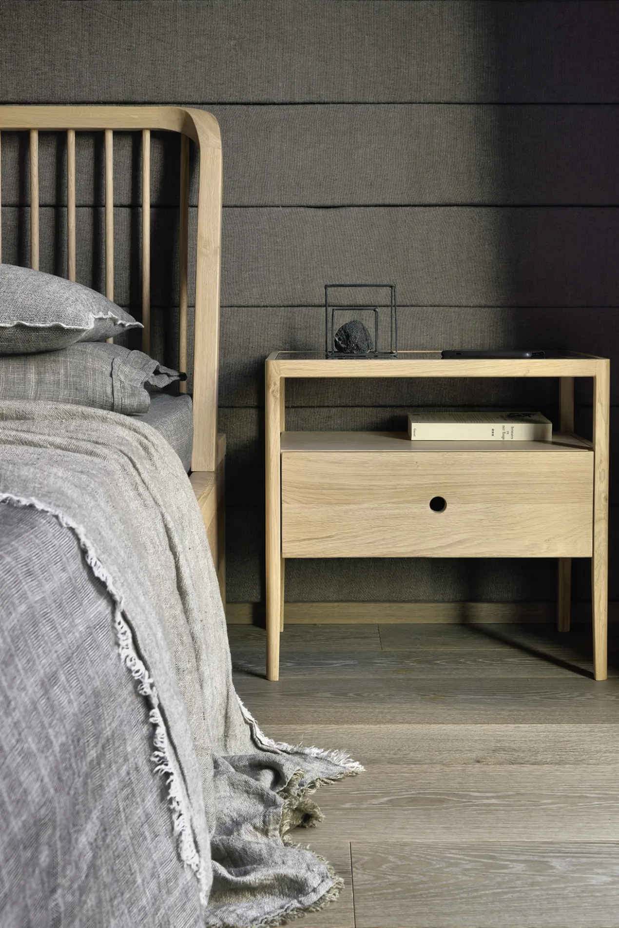 Ethnicraft nachtkastje Spindle Oak