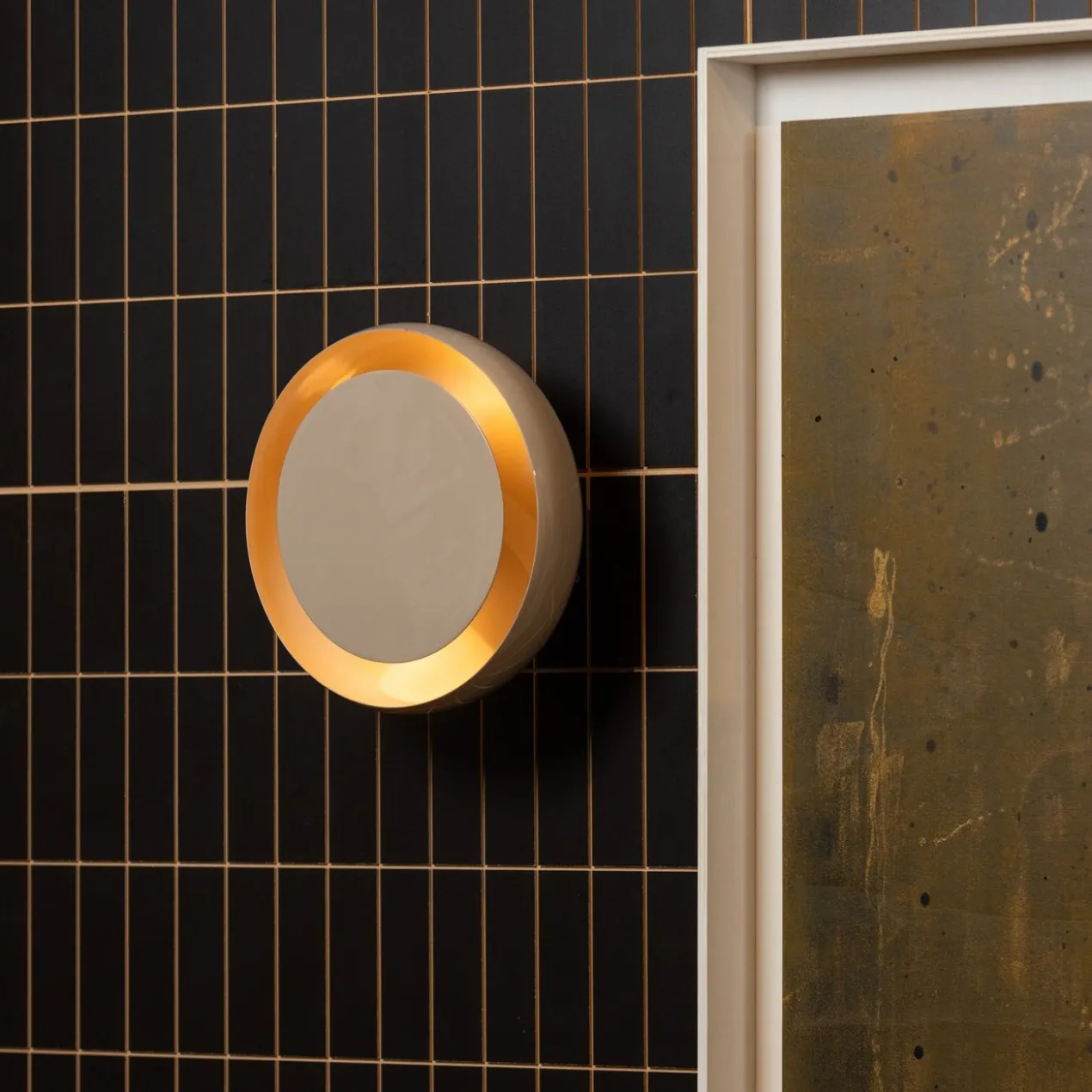 Gloomy wandlamp rond metaal zand