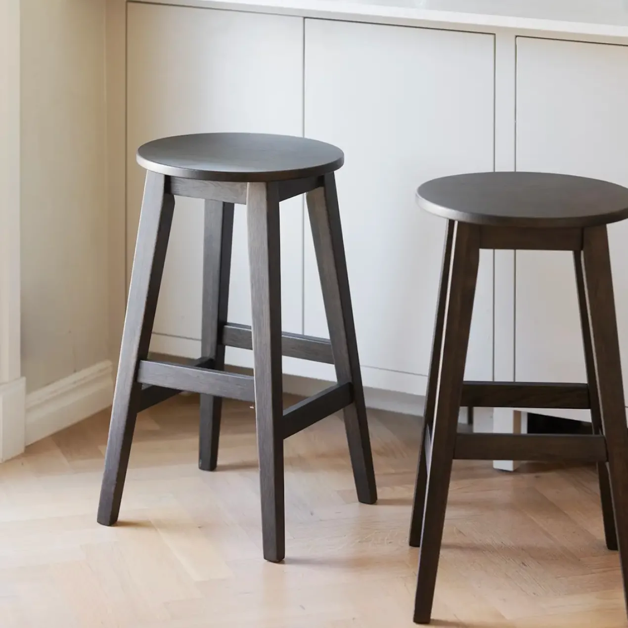 Houten barkruk Austin - zithoogte 65 cm Walnoot