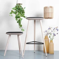 Houten krukje Finn whitewash met zitkussen - 49 cm