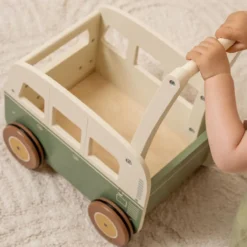 Houten loopwagen