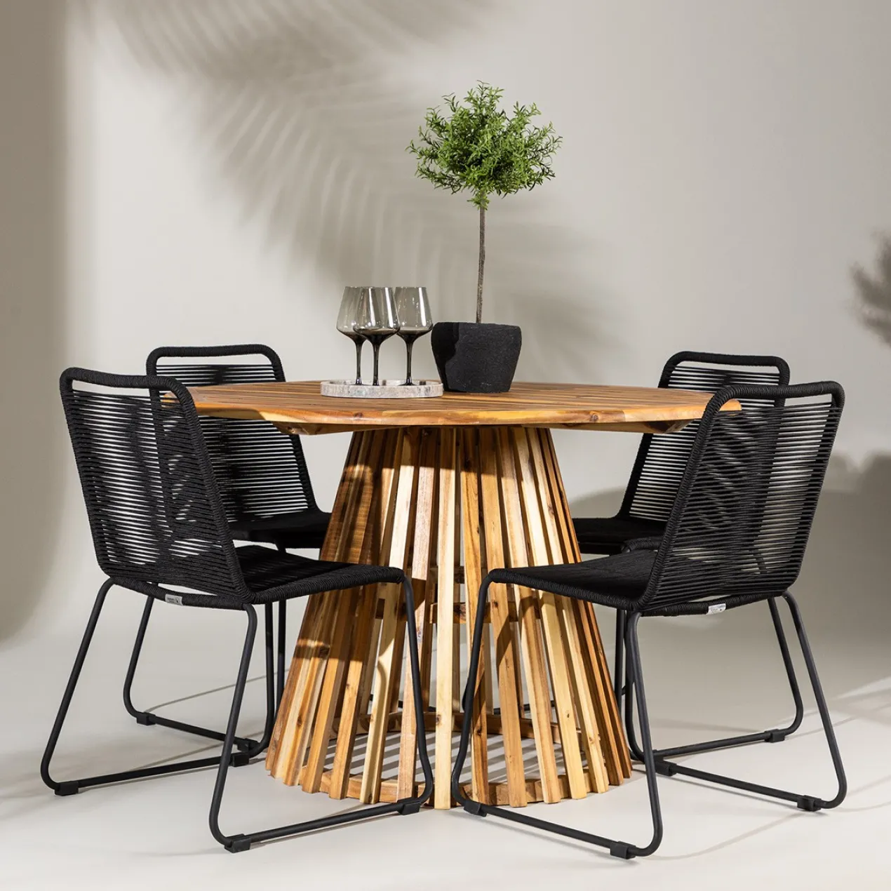 Houten tuintafel Malin Bruin