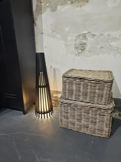 Interieurdirekt ā Vloerlamp Anto ā Teakhout ā 90cm ā Zwart
