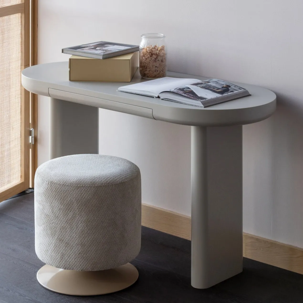 Islen poef met draaivoet boucle beige
