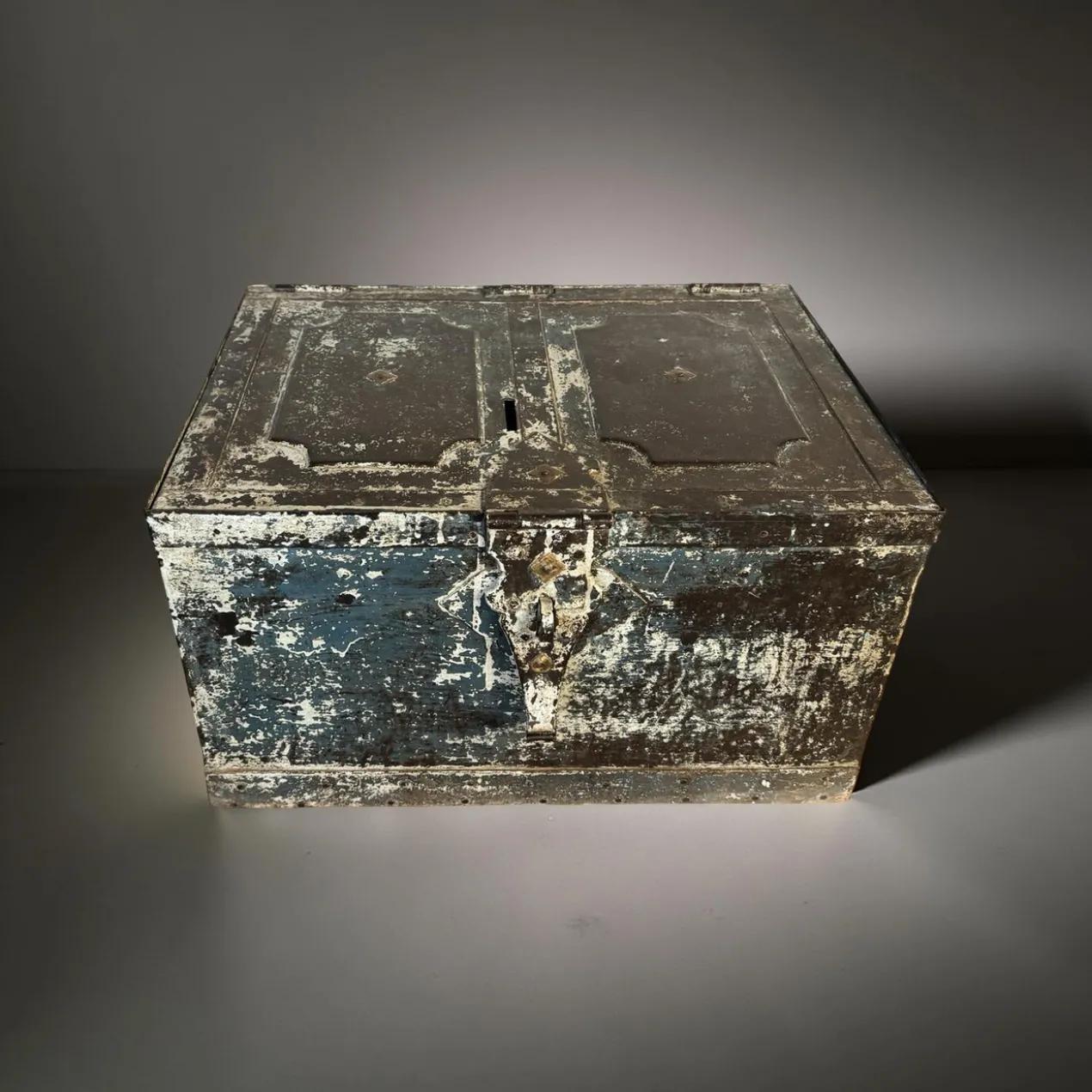 Kist Iron money box uniek