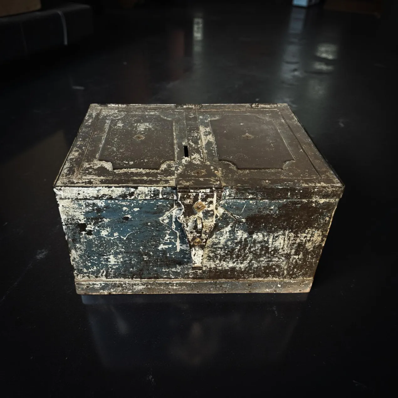Kist Iron money box uniek