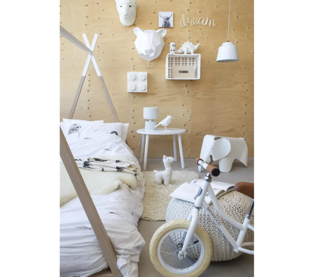 Kruk Eames Elephant white