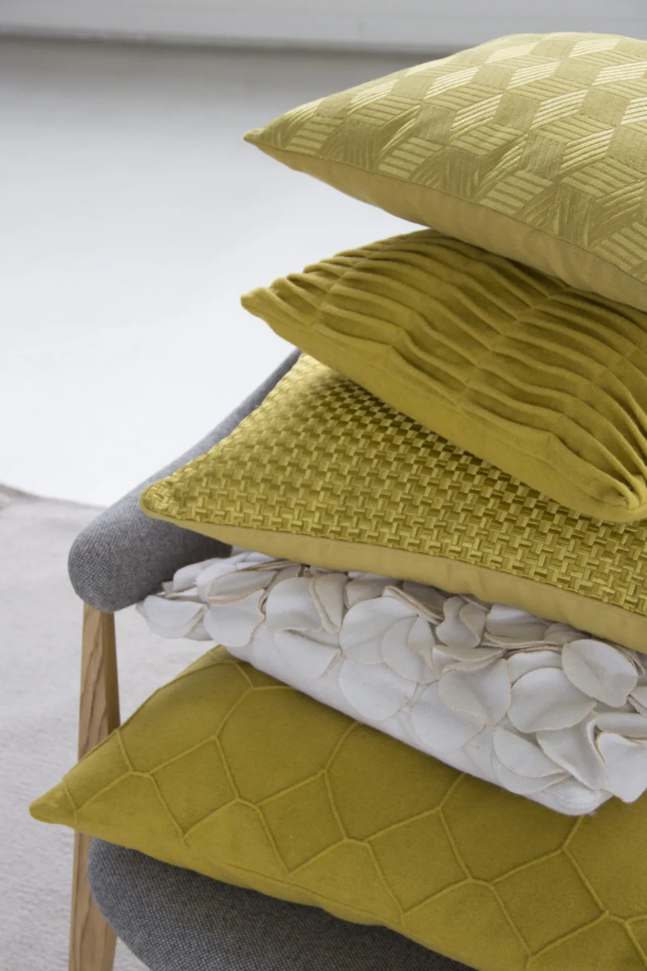 Kussen Richstitch linnen charcoal