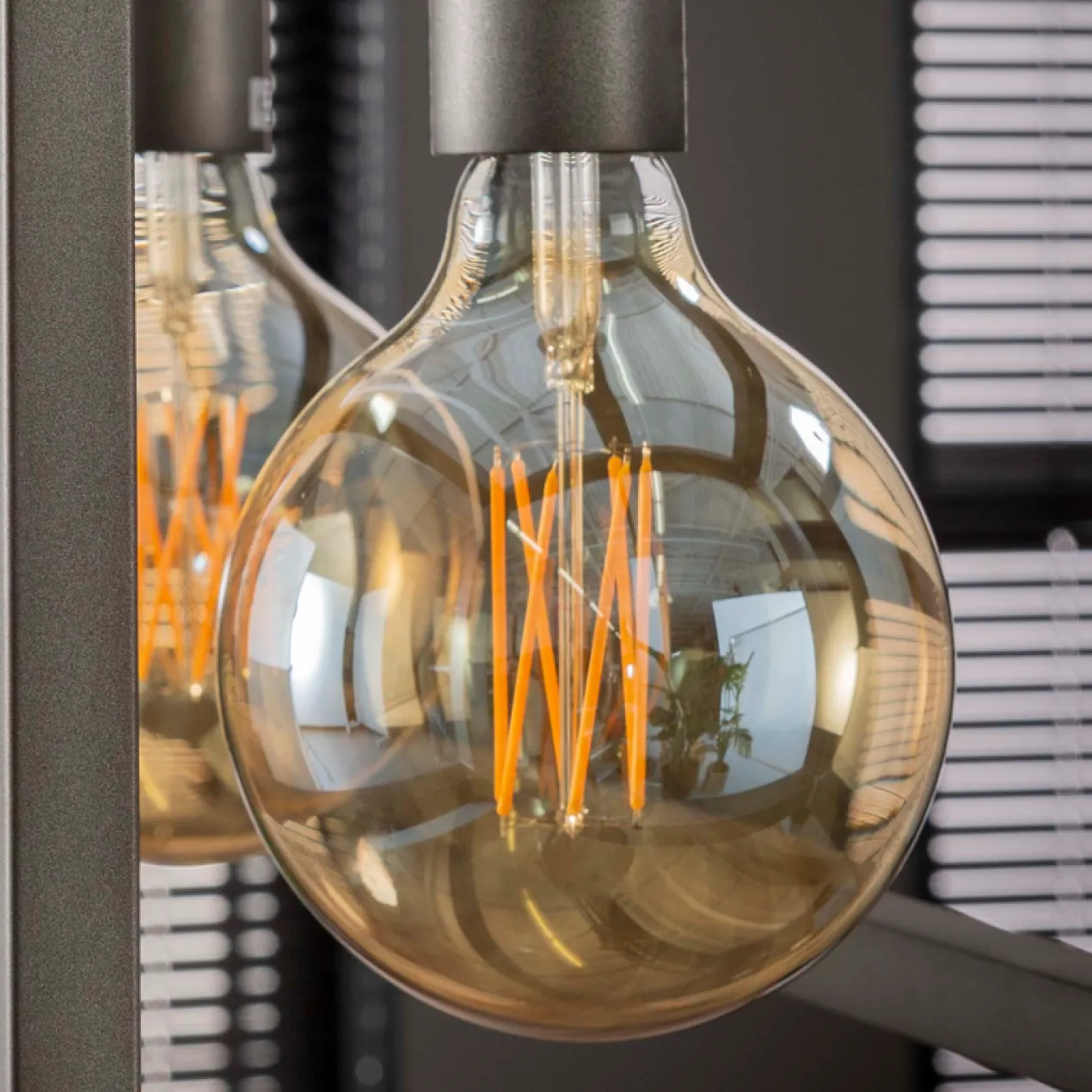 Lamp D - LED lichtbron filament Bol Ø12,5 Amber