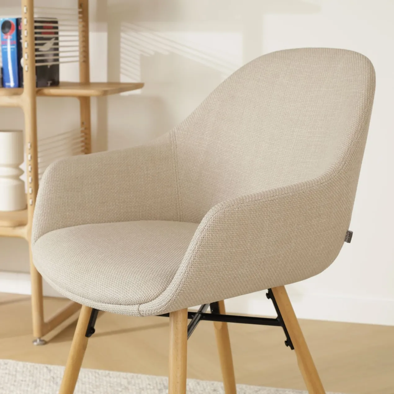 Nena-Mae eetkamerstoel beige - naturel onderstel