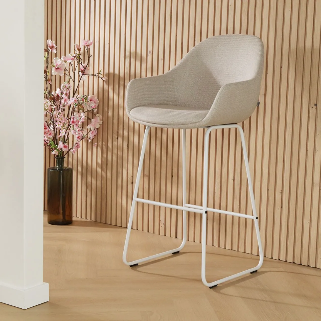 Nino-Mae barkruk beige - wit onderstel - 65 cm